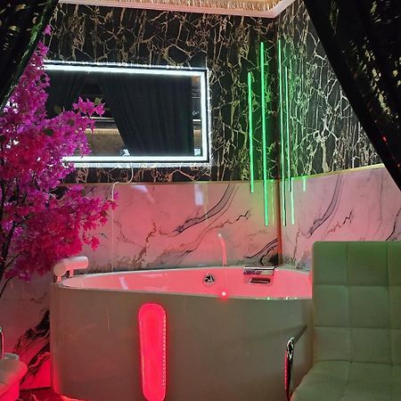 Zajazd Albatros Rzeszow Spa Bagian luar foto